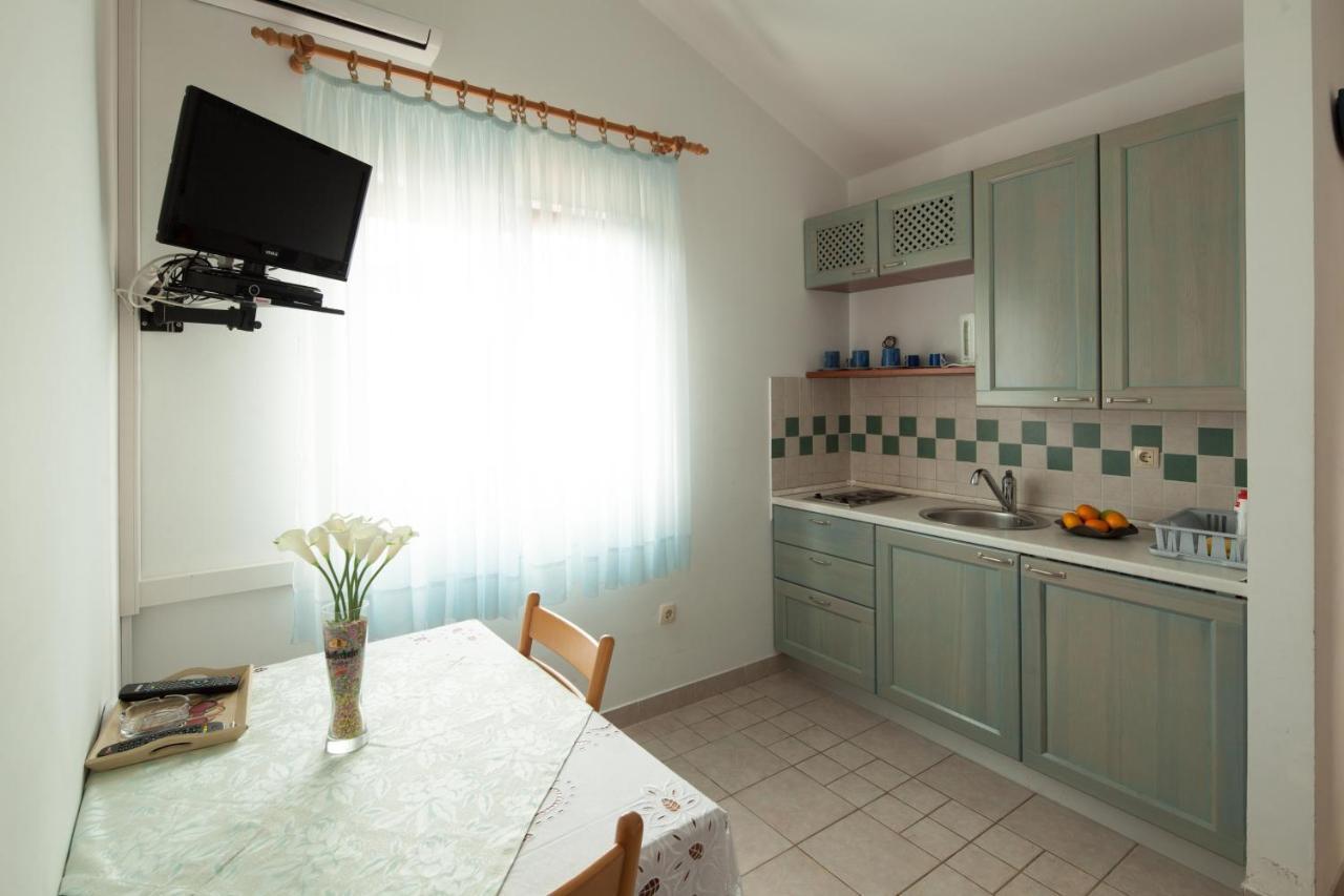 Apartments By The Sea Bilo, Primosten - 4191 Exterior photo